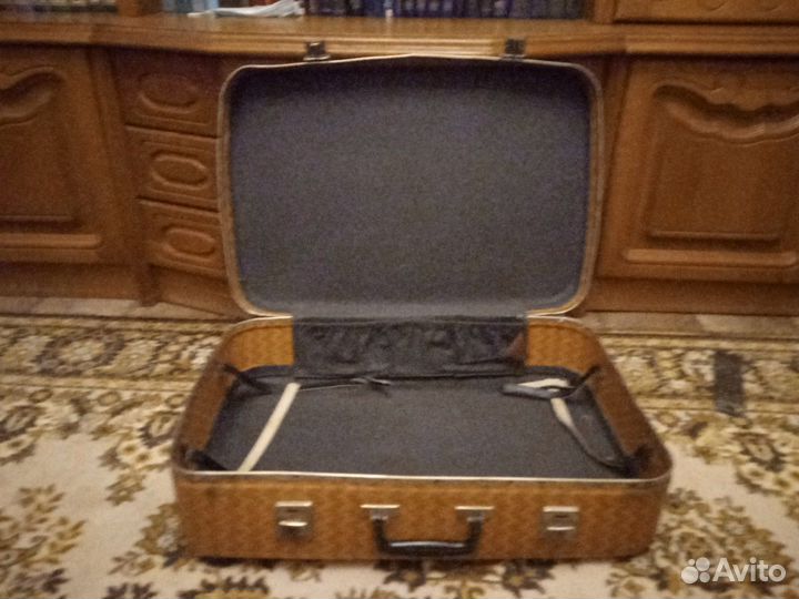 Чемодан ретро