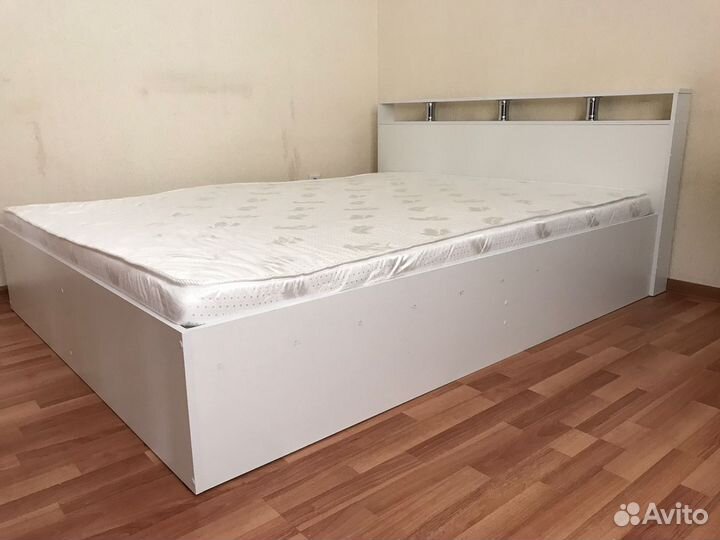Кровать двуспальная