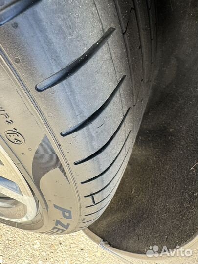 Pirelli P Zero PZ4 245/40 R20 и 275/35 R20