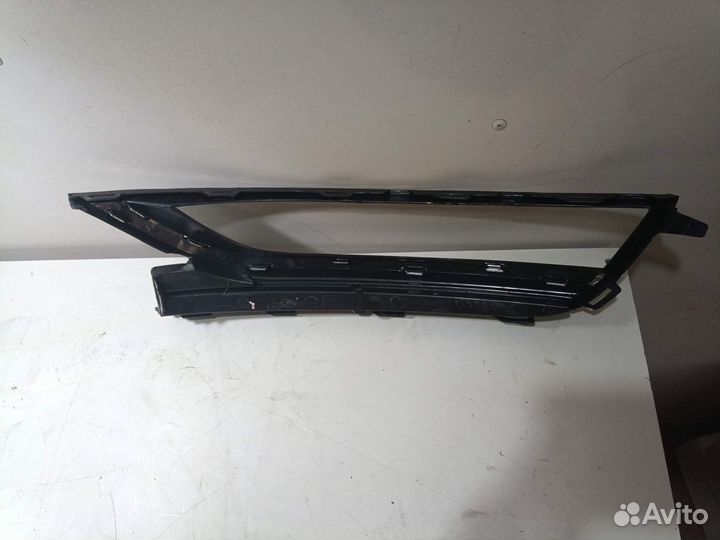 Решетка бампера левая Volkswagen Passat B7