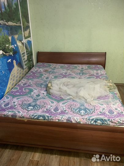 Кровать