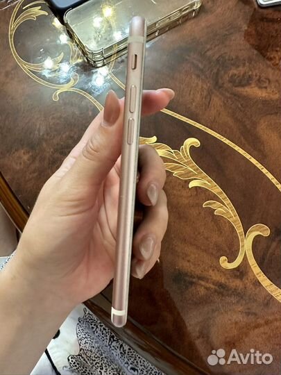 Телефон iPhone 7