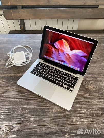Apple MacBook Pro 13 i5/4GB/500GB Отличный