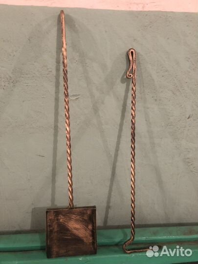 Кованная кочерга и совок