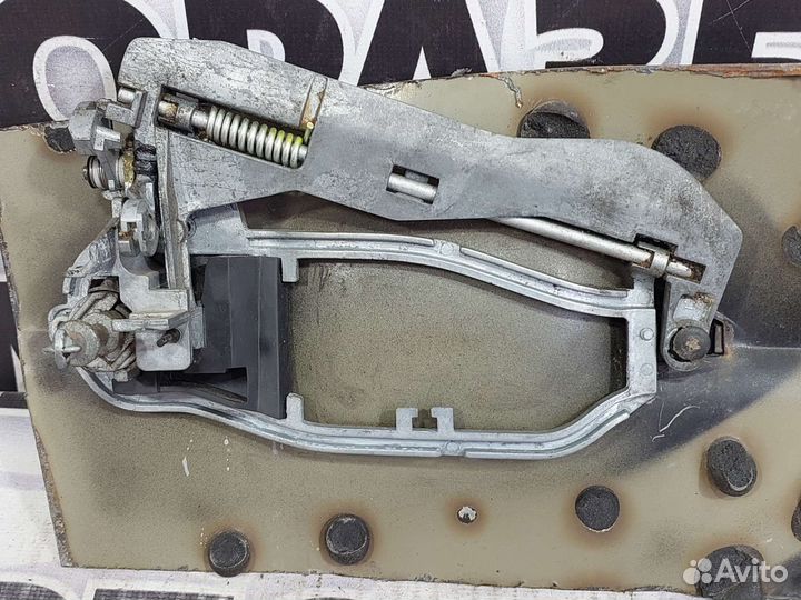 Каркас передней левой ручки в сборе BMW E53