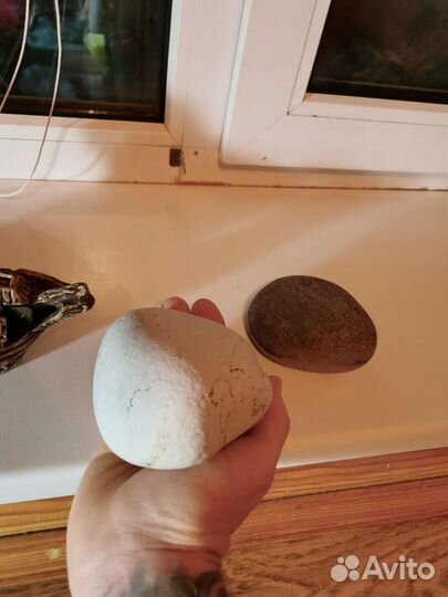 Грот в аквариум и камни больше