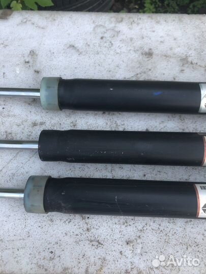 Амортизатор задний jeep grand cherokee WK2