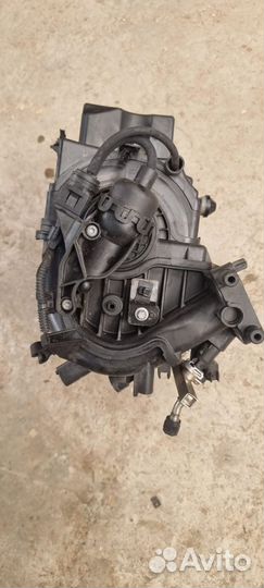 Впускной коллектор Opel Astra H Zafira B 55559368