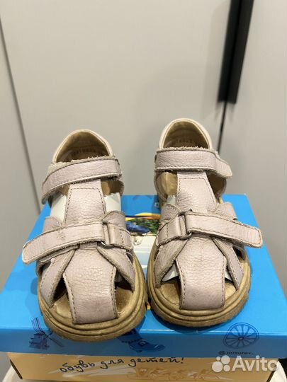 Сандалии для девочки (27 размер)