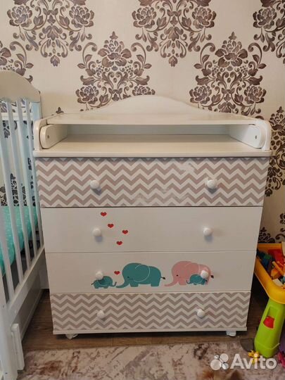 Детская кровать и пеленальный комод