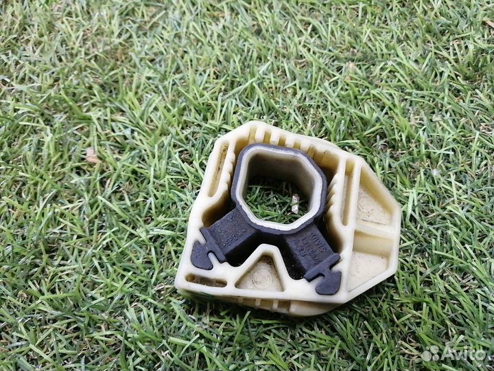 Крепление радиатора Volkswagen Passat Cc