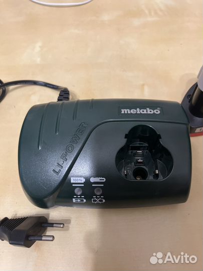 Зарядник + аккумулятор 12 V Metabo