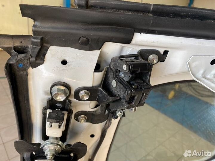 Замок двери прав. зад. Toyota Tacoma