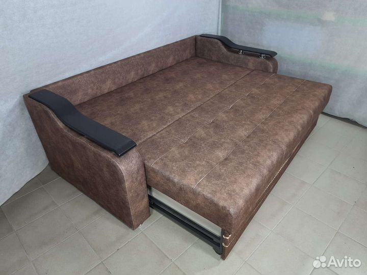 Диван на металлокаркасе