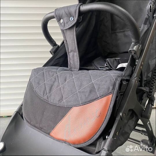 Детская прогулочная коляска