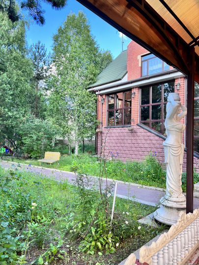 Дом 320 м² на участке 7,4 сот.