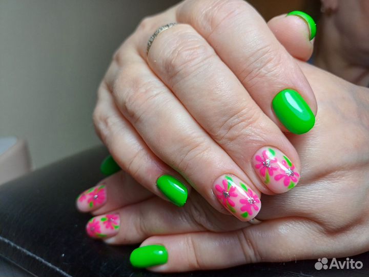 Маникюр и педикюр