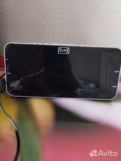 Электронные часы-будильник с радио