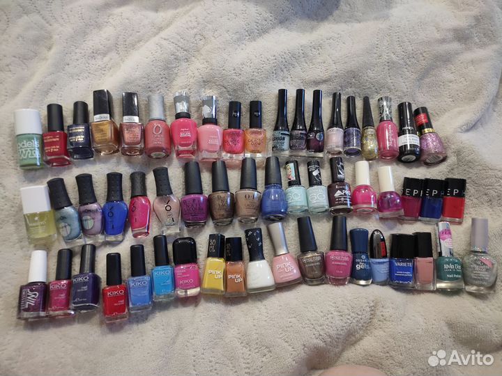 Коробка с лаками для ногтей 56шт