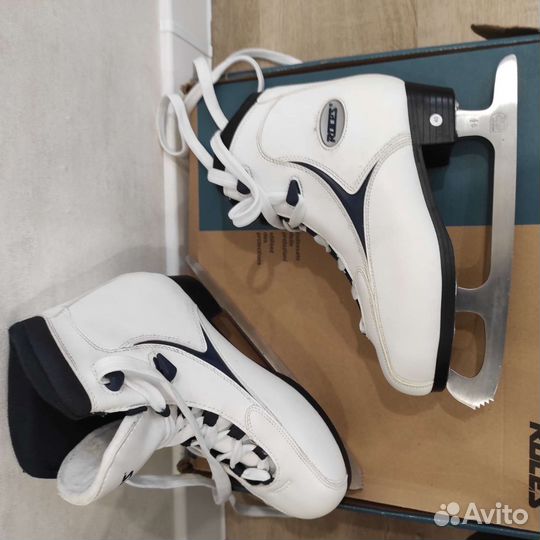 Коньки женские 39 40