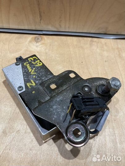 Замок двери багажника