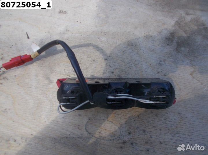 Chrysler Voyager Caravan Фонарь задний стоп сигнал