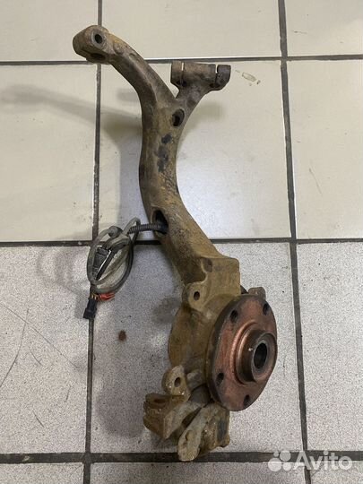 Поворотный кулак передний правый Audi A4 B5