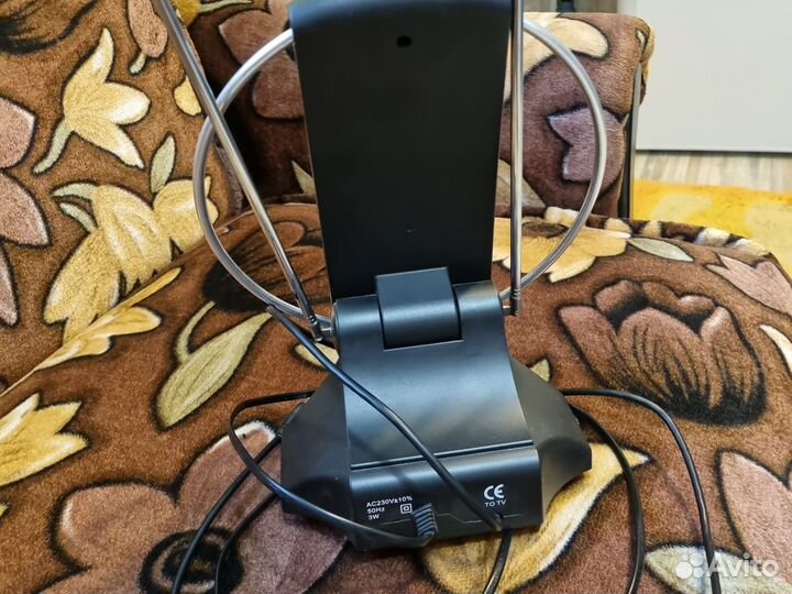 Антенна комнатная с усилителем