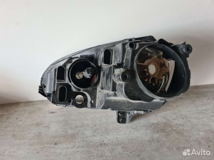 Фара правая VW Golf 5