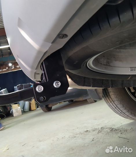 Фаркоп на Land Rover Discovery Sport 2015