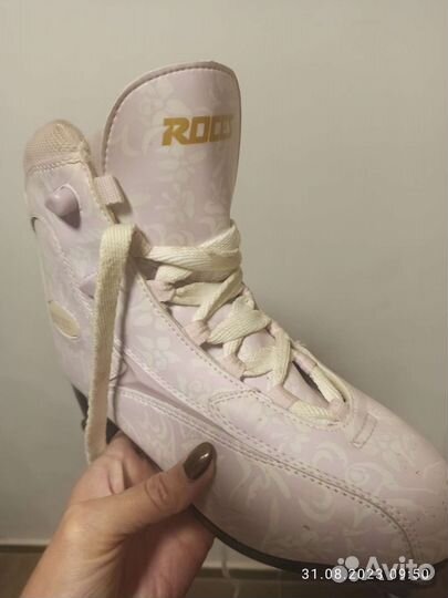 Коньки фигурные roces