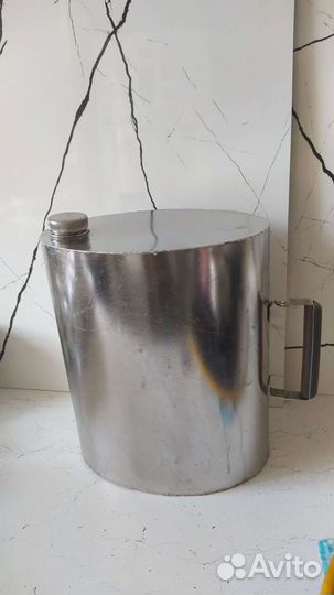 Бак из нержавеющей стали с пробкой
