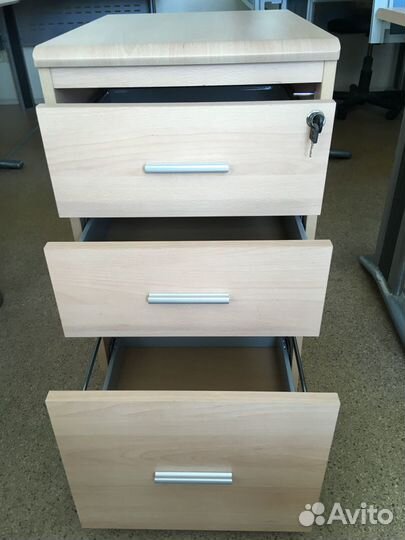Тумба с выдвижными ящиками