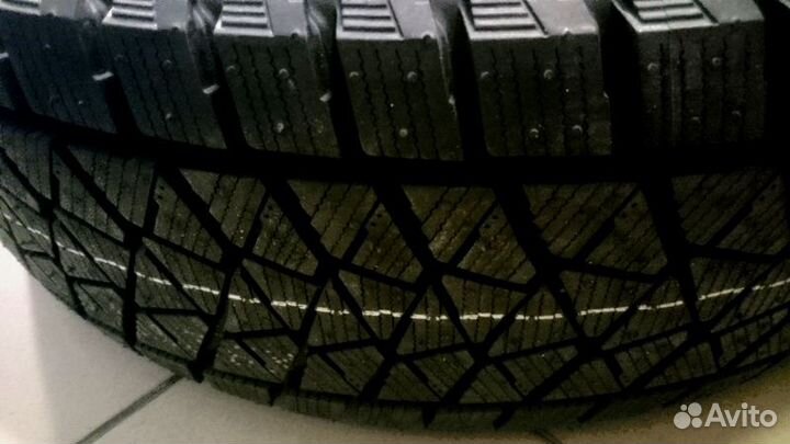 Bridgestone Blizzak DM-V2 215/80 R15 102R