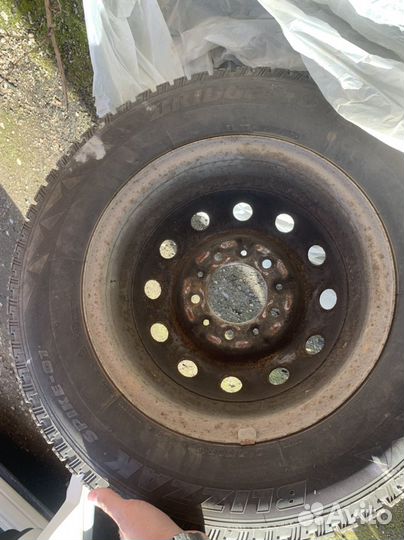 Bridgestone Blizzak Spike-01 205/70 R15 96T