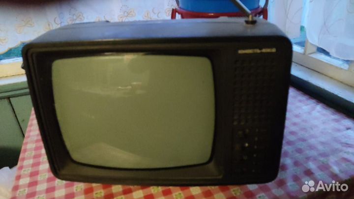 Телевизор юность 406Д