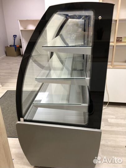 Холодильная витрина carboma 1.3