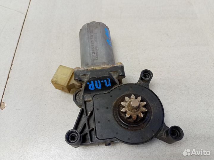 Моторчик переднего правого стеклоподъемника