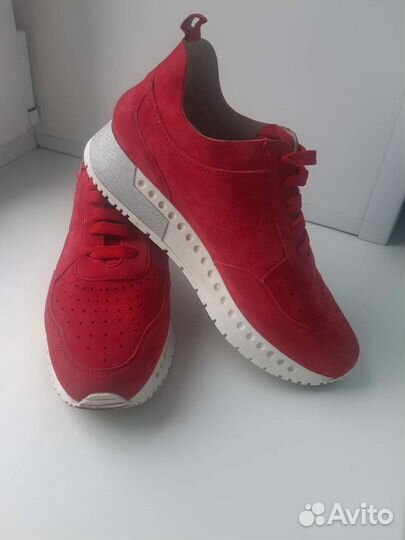 Кроссовки женские 