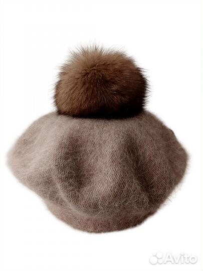 Берет из ангоры с помпоном