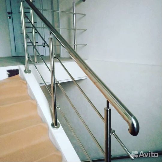 Металлические перила для лестниц в доме