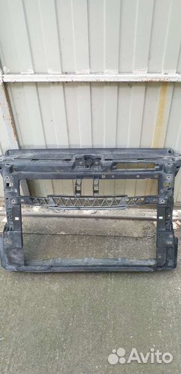 Решётка радиатора на Volkswagen polo 2013 года