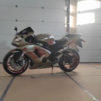 kawasaki zx6r -
