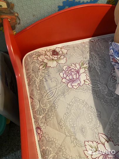 Детская кровать машинка