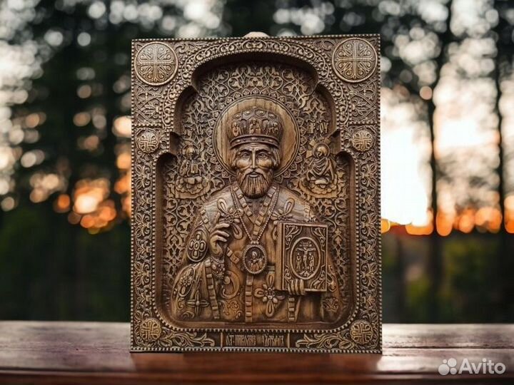 Резная икона из дерева