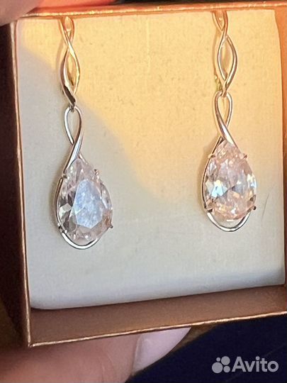 Серебряные серьги цирконом
