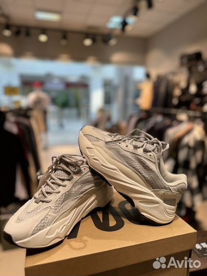 Кроссовки Adidas yeezy boost 700 v2