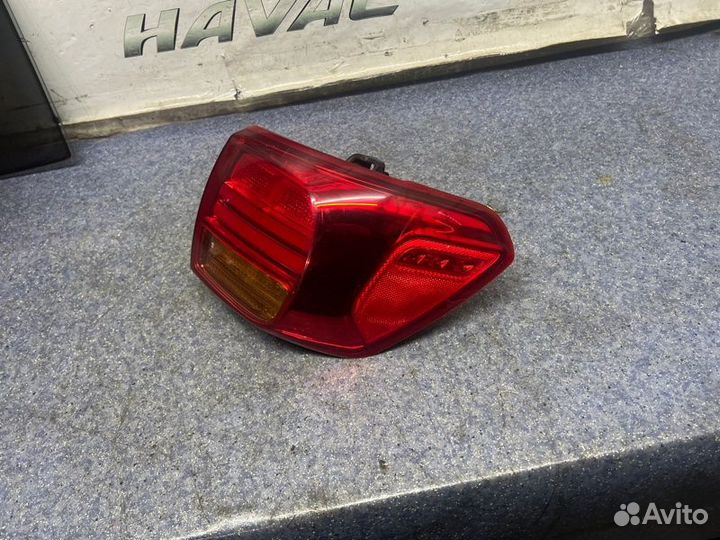 Фонарь задний задний правый Kia Carnival универсал