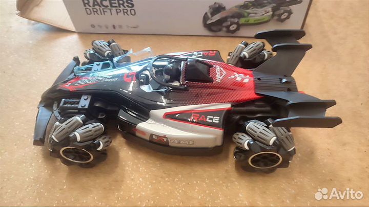 Машина на радиоуправлении с пультом