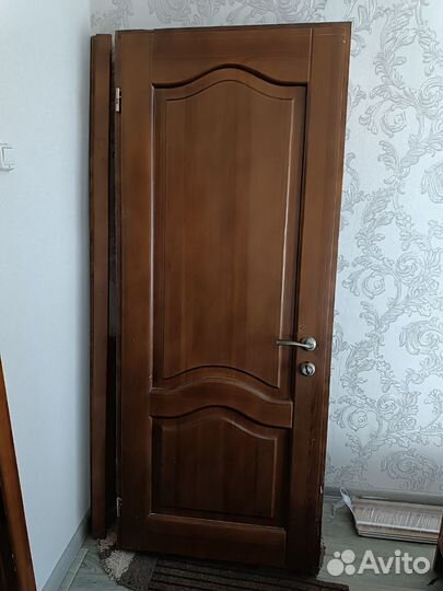 Дверь входная деревянная